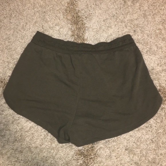 H&M shorts - Picture 2 of 3